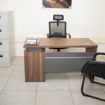 Quality Yomi Office Desk with Drawers