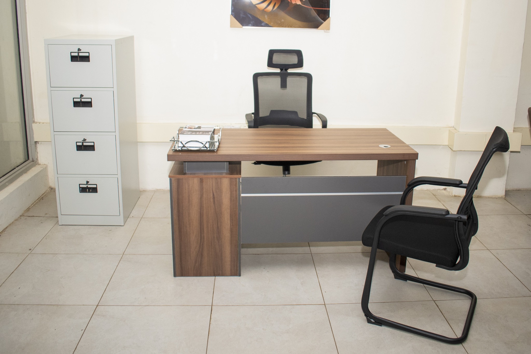 Quality Yomi Office Desk with Drawers