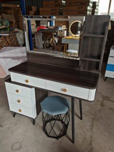Luxe Glow Vanity Table