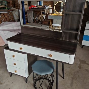 Luxe Glow Vanity Table