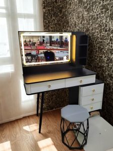Nova Glow Retractable Vanity Set